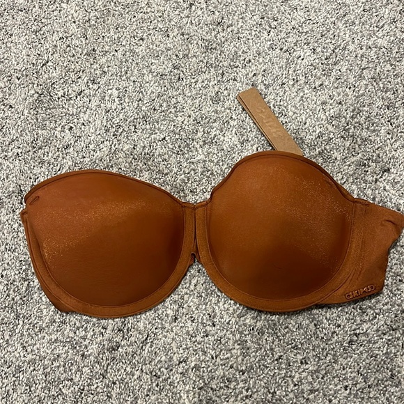 SKIMS Ultra Fine Mesh Strapless Bra 32D - no straps NWT - Picture 3 of 8